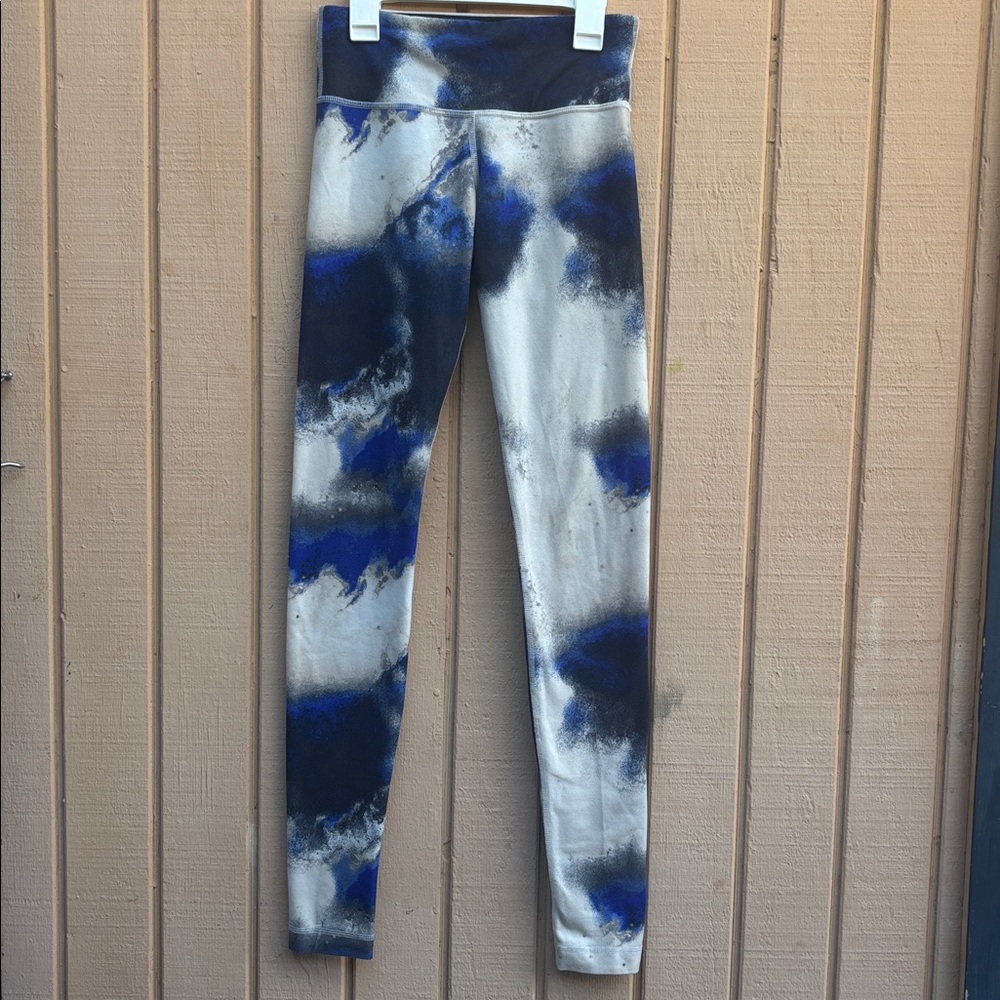 lululemon athletica Blue and Black Tie-Dye Leggings - Picture 2 of 8